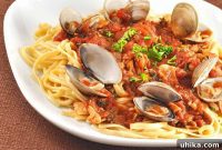 Linguine with Zesty Red Clam Sauce