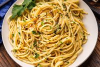 Aromatic Garlic and Olive Oil Linguine