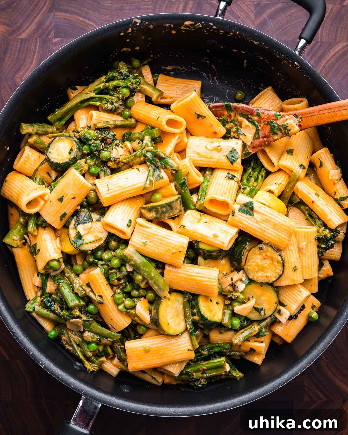 Spring Garden Rigatoni 6 A large pan filled with freshly cooked Rigatoni Primavera, resting on a rustic walnut cutting board, ready to be served.