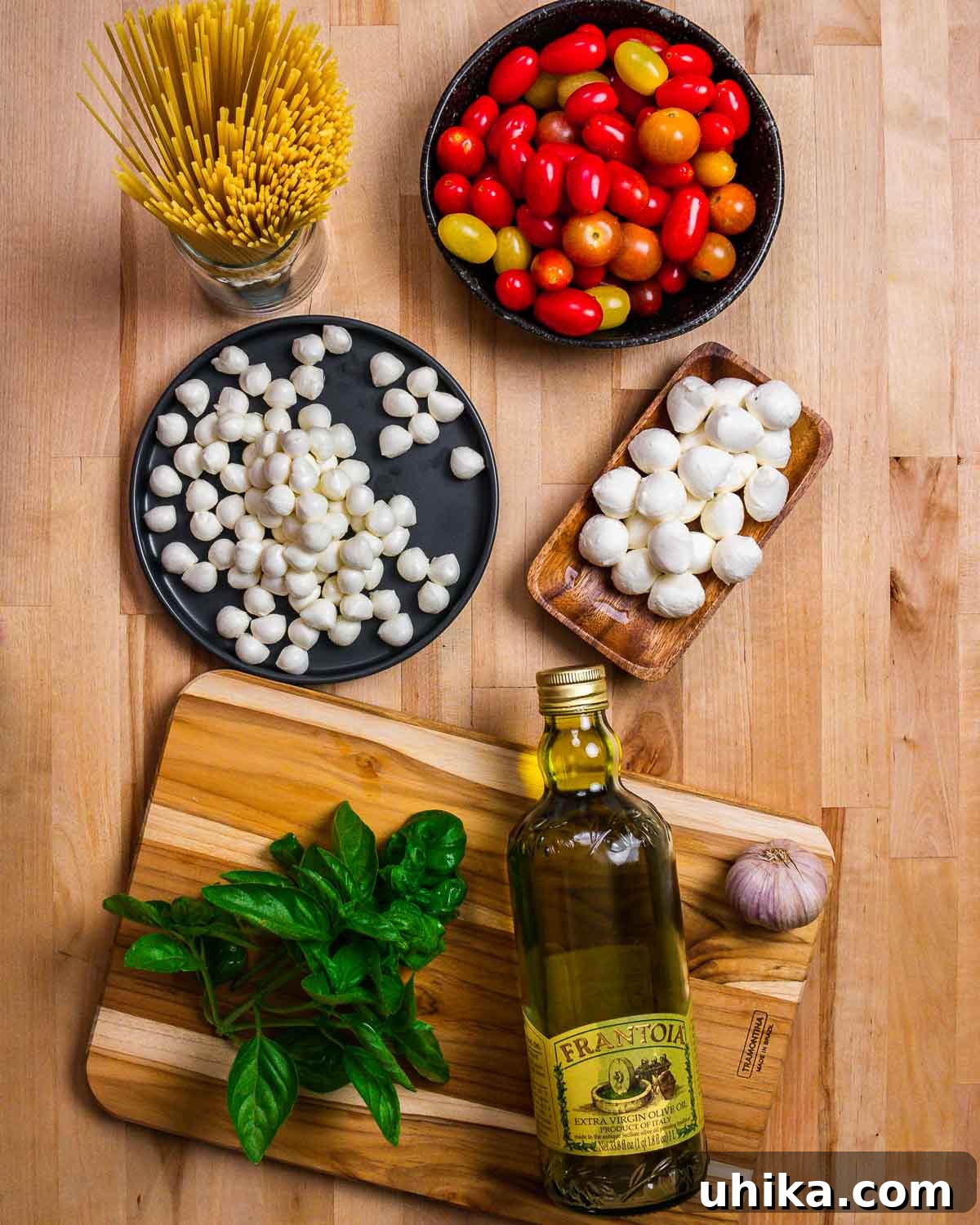Quick & Fresh Caprese Pasta 3 Ingredients for Caprese pasta: linguine, tomatoes, mozzarella balls, basil, olive oil, and garlic.