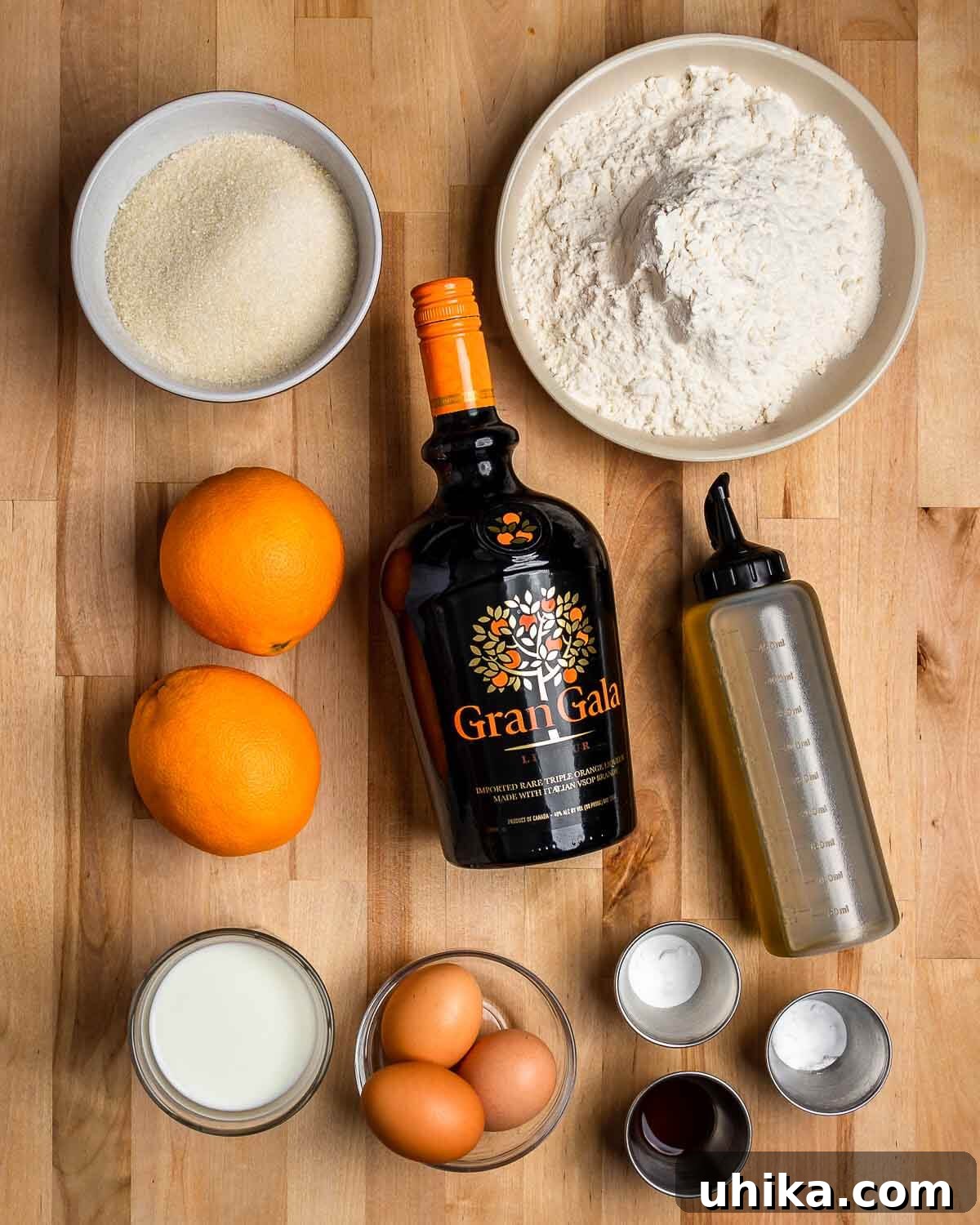 Ingredients shown: sugar, flour, oranges, Gran Gala, olive oil, milk, eggs, baking powder, baking soda, and vanilla extract.