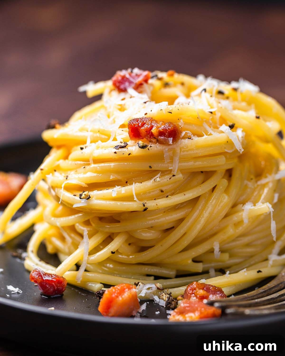 Pasta alla Norcina: Where Tradition Meets Practicality 5 Nest of spaghetti carbonara in black plate.